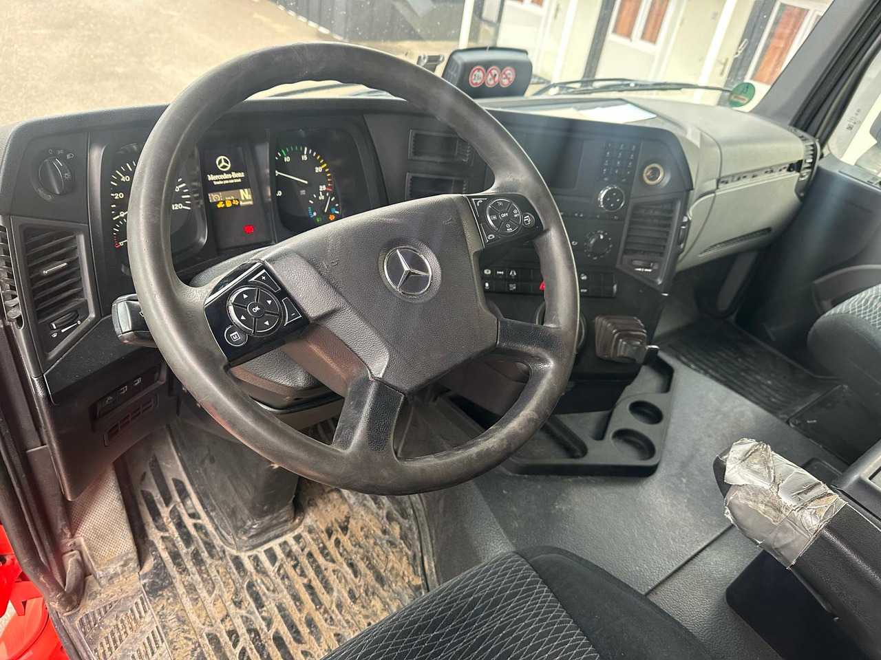 MERCEDES-BENZ ANTOS Tractor head - Tractor head: gambar 3 MERCEDES-BENZ ANTOS Tractor head - Tractor head: gambar 3