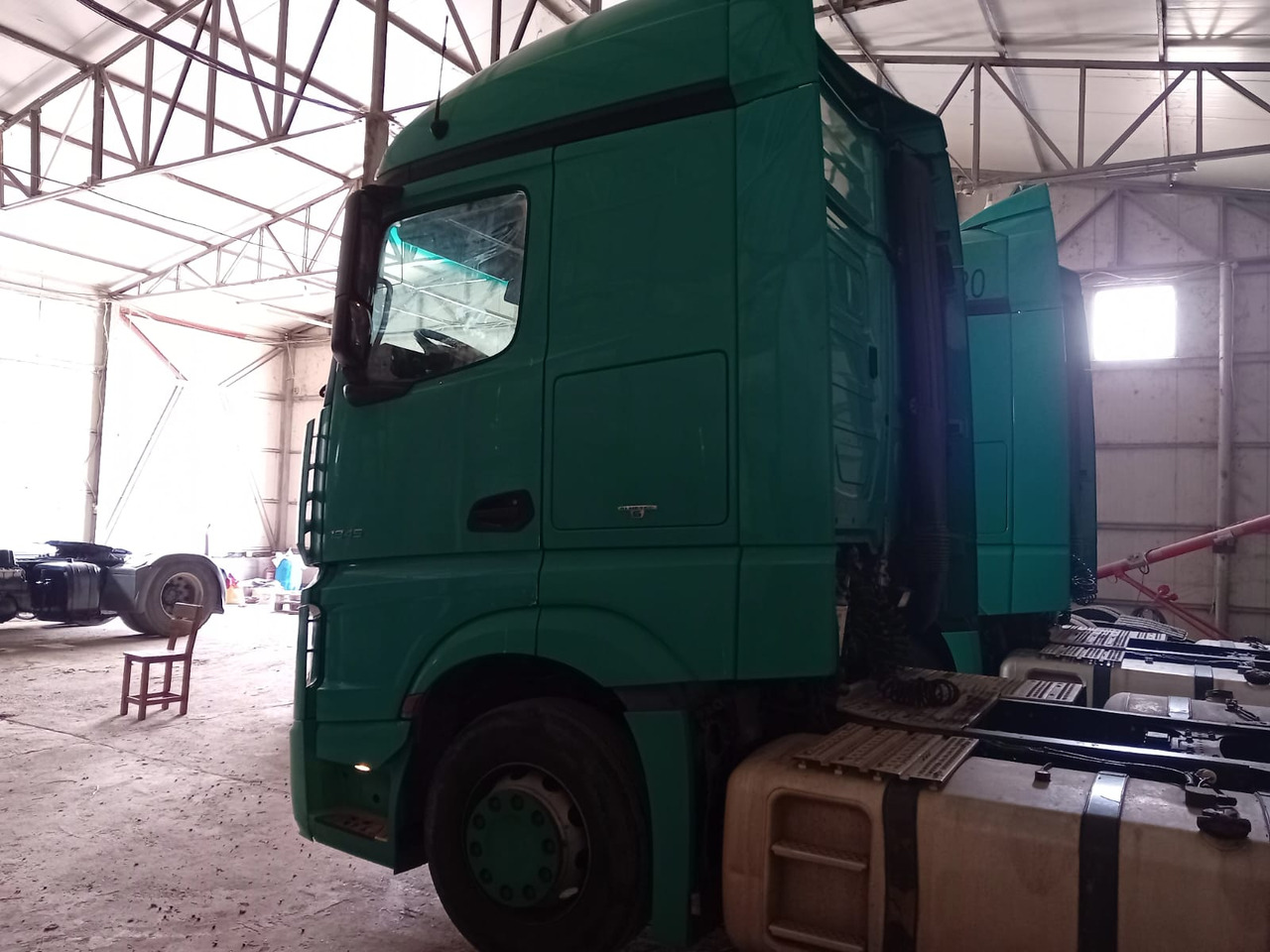 Mercedes-Benz Actros 18.45 - Tractor head: gambar 4 Mercedes-Benz Actros 18.45 - Tractor head: gambar 4