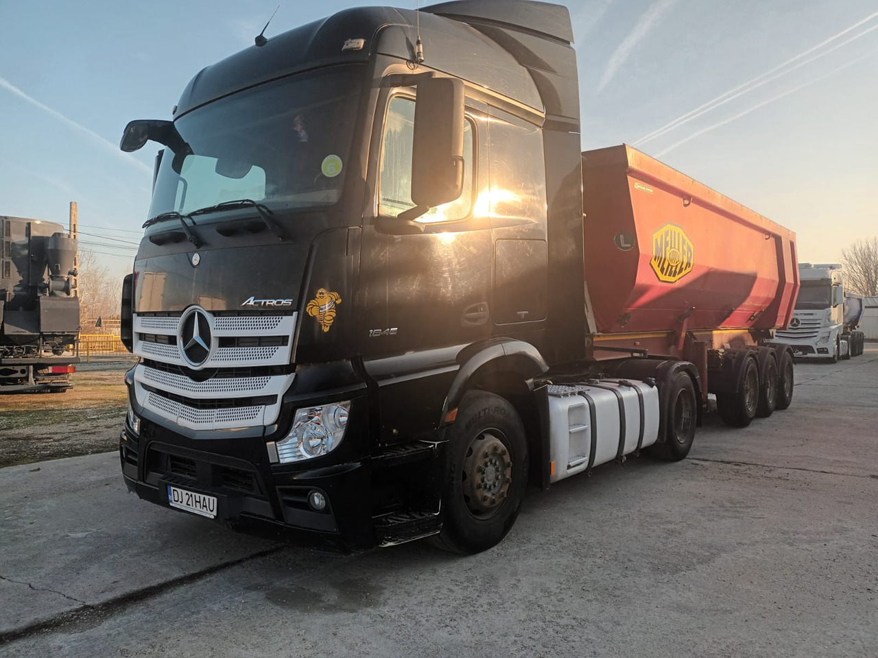 Tractor Head Mercedes-Benz Actros (2014) + Semi-trailer Tipper Meiller – Kipper (2004) - Tractor head: gambar 1 Tractor Head Mercedes-Benz Actros (2014) + Semi-trailer Tipper Meiller – Kipper (2004) - Tractor head: gambar 1
