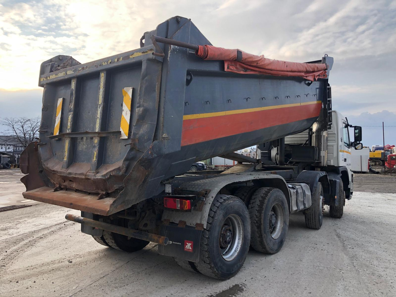 VOLVO FM 420 Tipper - Truk jungkit: gambar 3 VOLVO FM 420 Tipper - Truk jungkit: gambar 3
