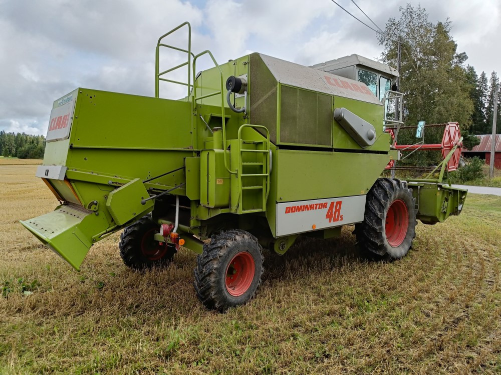 CLAAS Dominator 48S leikkuupuimuri, hydraulisella torvella - Pemanen gabungan: gambar 5 CLAAS Dominator 48S leikkuupuimuri, hydraulisella torvella - Pemanen gabungan: gambar 5