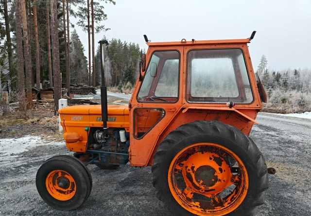 Fiat 500 hytillinen pikkutraktori - Traktor: gambar 2 Fiat 500 hytillinen pikkutraktori - Traktor: gambar 2