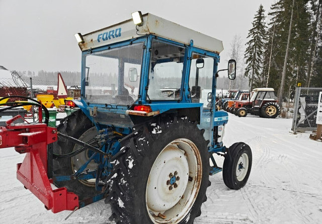 Ford 4110 traktori - Katso video! - Traktor: gambar 4 Ford 4110 traktori - Katso video! - Traktor: gambar 4