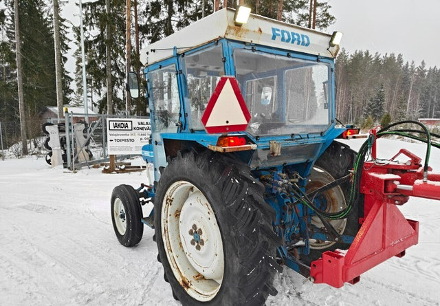 Ford 4110 traktori - Katso video! - Traktor: gambar 3 Ford 4110 traktori - Katso video! - Traktor: gambar 3