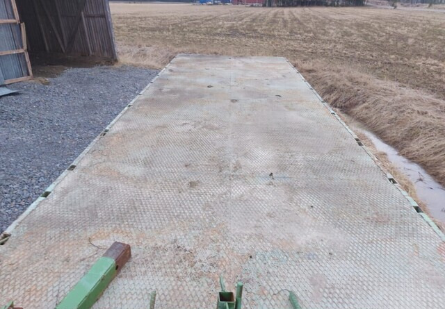 Trailer platform pertanian JALKALAVAKÄRRY - 3-akselinen ILMA-ALUSTAINEN KÄRRY MONEEN KÄYTTÖÖN: gambar 9 Trailer platform pertanian JALKALAVAKÄRRY - 3-akselinen ILMA-ALUSTAINEN KÄRRY MONEEN KÄYTTÖÖN: gambar 9