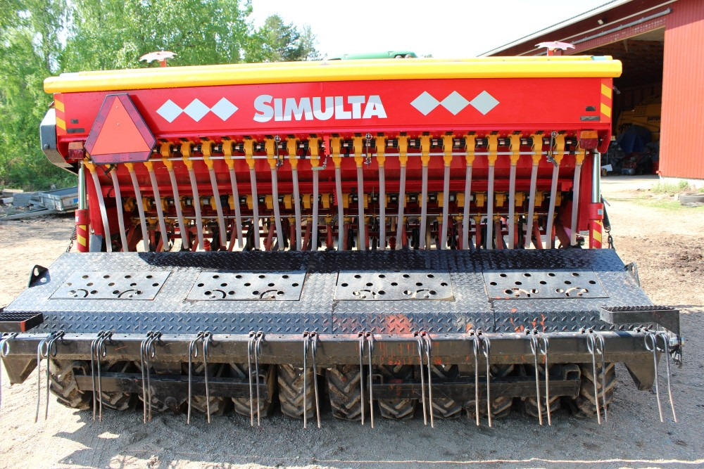 Junkkari Simulta 3000T - Siisti! Heinänsiemenlaite ja kiekkovantaat takana - Menggabungkan bor benih: gambar 1 Junkkari Simulta 3000T - Siisti! Heinänsiemenlaite ja kiekkovantaat takana - Menggabungkan bor benih: gambar 1