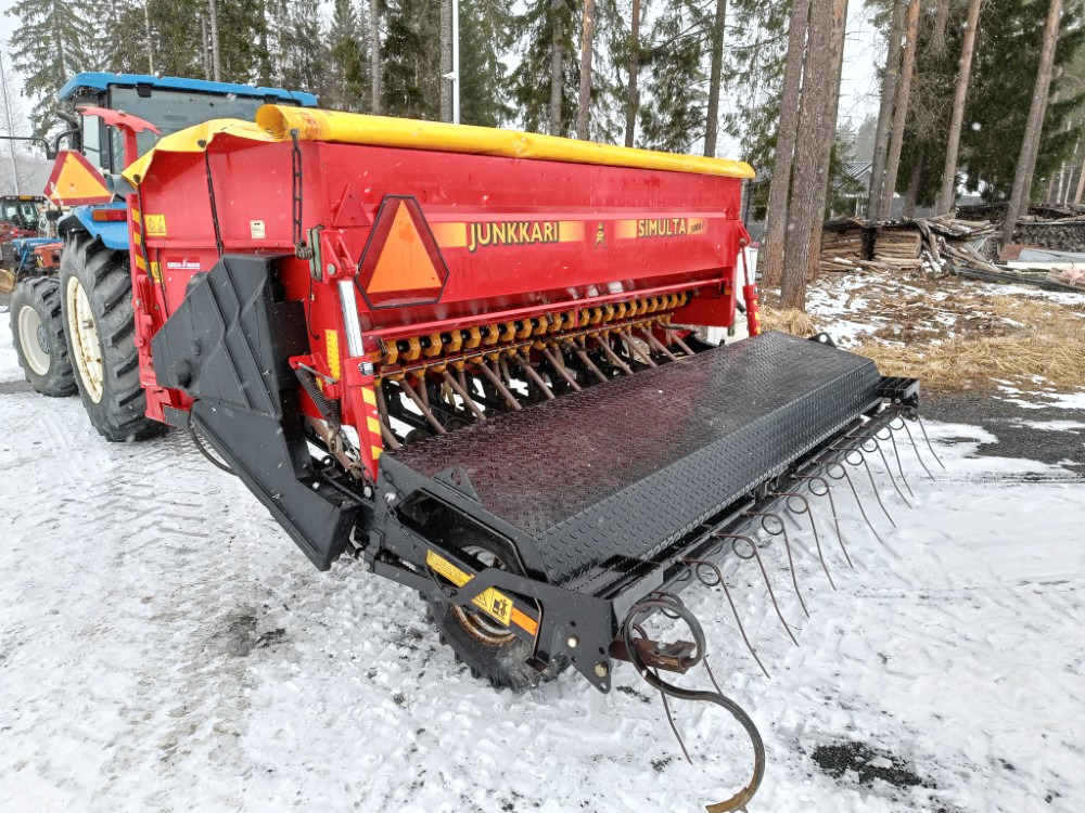 Junkkari Simulta S3000T Takapyöräkone kiekkovantailla - Menggabungkan bor benih: gambar 2 Junkkari Simulta S3000T Takapyöräkone kiekkovantailla - Menggabungkan bor benih: gambar 2