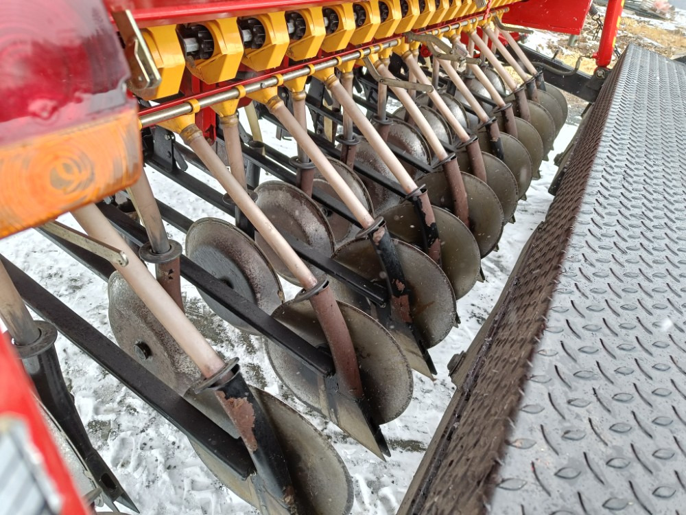 Junkkari Simulta S3000T Takapyöräkone kiekkovantailla - Menggabungkan bor benih: gambar 5 Junkkari Simulta S3000T Takapyöräkone kiekkovantailla - Menggabungkan bor benih: gambar 5