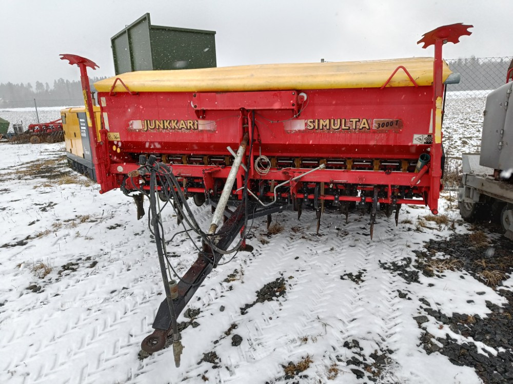 Junkkari Simulta S3000T Takapyöräkone kiekkovantailla - Menggabungkan bor benih: gambar 1 Junkkari Simulta S3000T Takapyöräkone kiekkovantailla - Menggabungkan bor benih: gambar 1