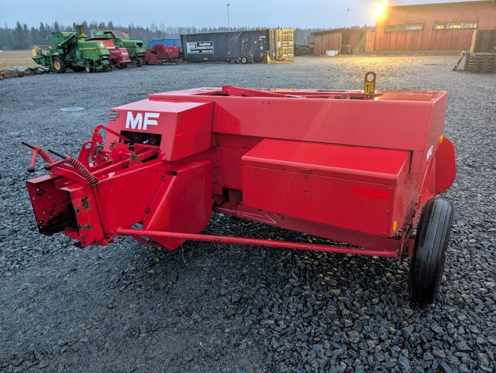 MASSEY FERGUSON 120 kovapaalain - Baler persegi: gambar 3 MASSEY FERGUSON 120 kovapaalain - Baler persegi: gambar 3