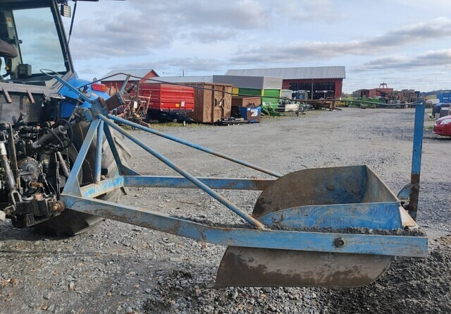 Maansiirtokauha 120cm traktoriin - VIDEO - Ember untuk Traktor: gambar 1 Maansiirtokauha 120cm traktoriin - VIDEO - Ember untuk Traktor: gambar 1