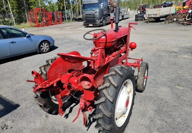 Massey Harris Traktori - bensiini - Traktor: gambar 5 Massey Harris Traktori - bensiini - Traktor: gambar 5