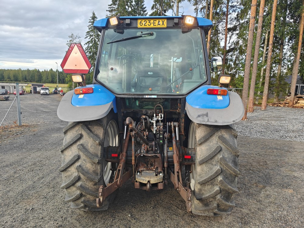 New Holland TS100, ES vaihteisto, ilmastointi, etukuormaaja Ålö Q55, katso video! - Traktor: gambar 4 New Holland TS100, ES vaihteisto, ilmastointi, etukuormaaja Ålö Q55, katso video! - Traktor: gambar 4