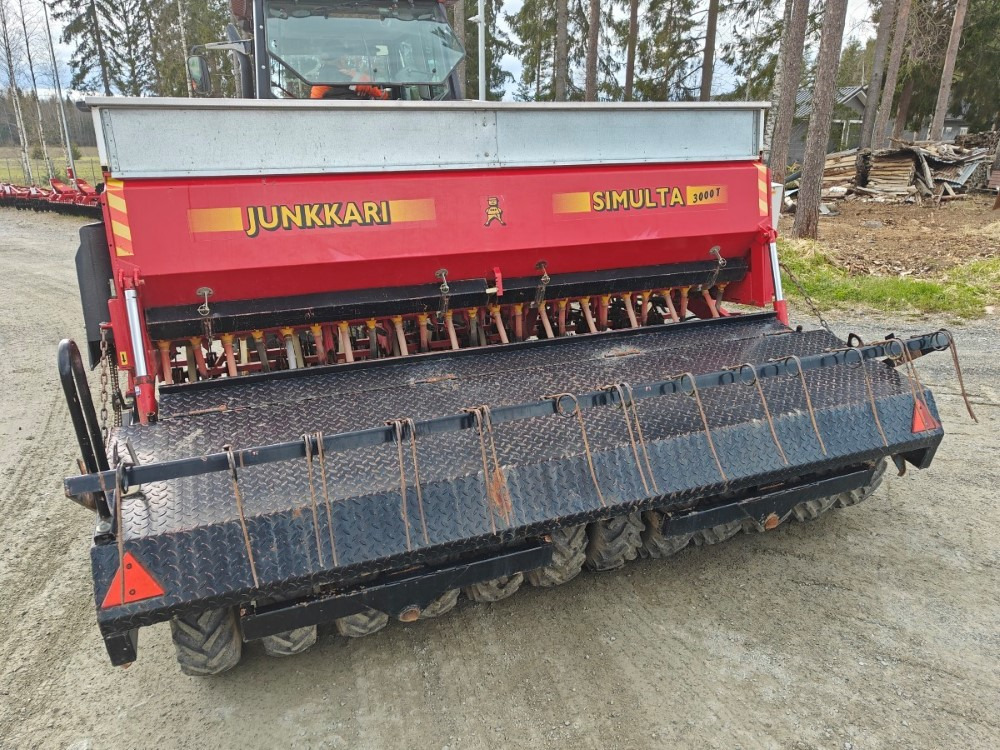 Simulta-Junkkari 3000T - takapyöräkone - kiekkovantaat takana - Menggabungkan bor benih: gambar 3 Simulta-Junkkari 3000T - takapyöräkone - kiekkovantaat takana - Menggabungkan bor benih: gambar 3