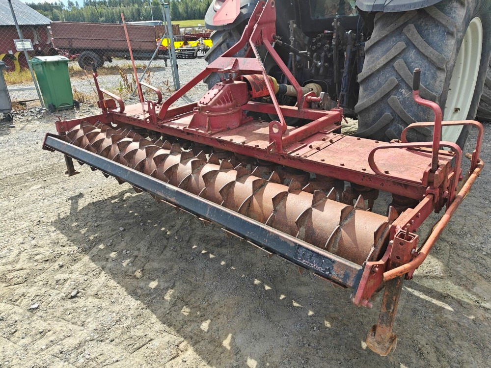 Tempo 300cm vaakatasojyrsin haineväpakkerilla, katso video! - Garu putar: gambar 2 Tempo 300cm vaakatasojyrsin haineväpakkerilla, katso video! - Garu putar: gambar 2