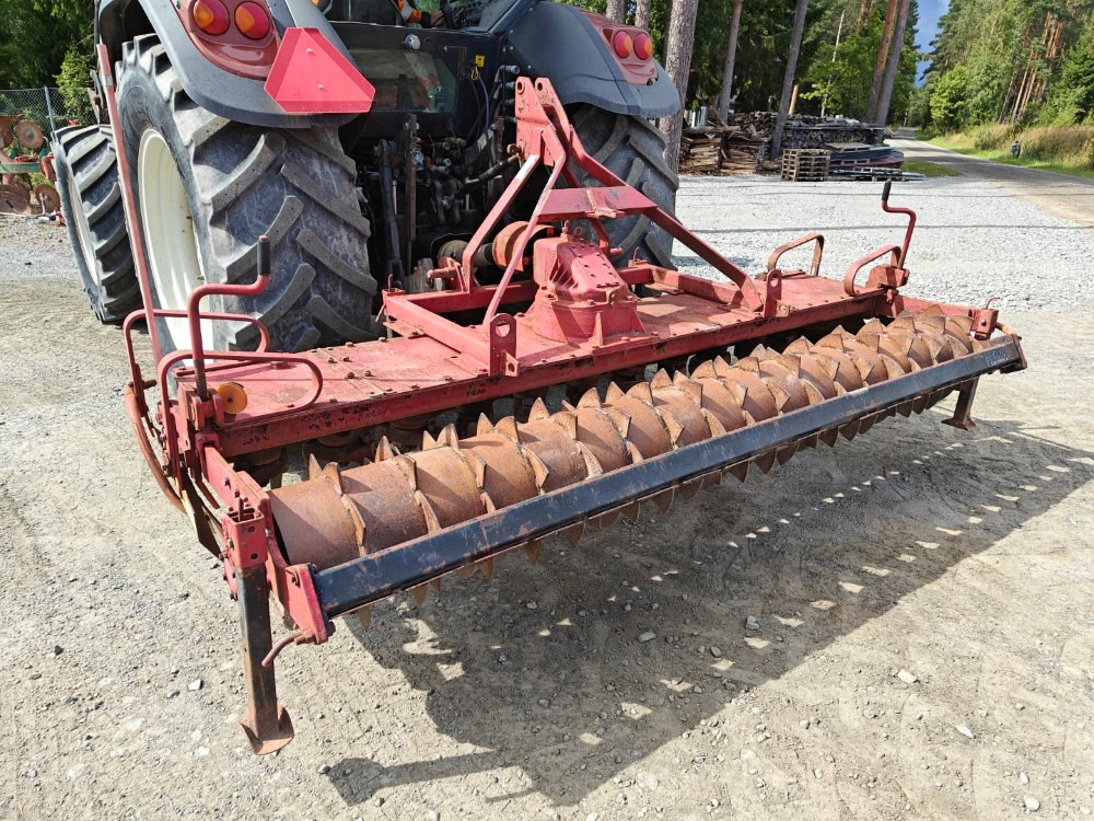 Tempo 300cm vaakatasojyrsin haineväpakkerilla, katso video! - Garu putar: gambar 1 Tempo 300cm vaakatasojyrsin haineväpakkerilla, katso video! - Garu putar: gambar 1