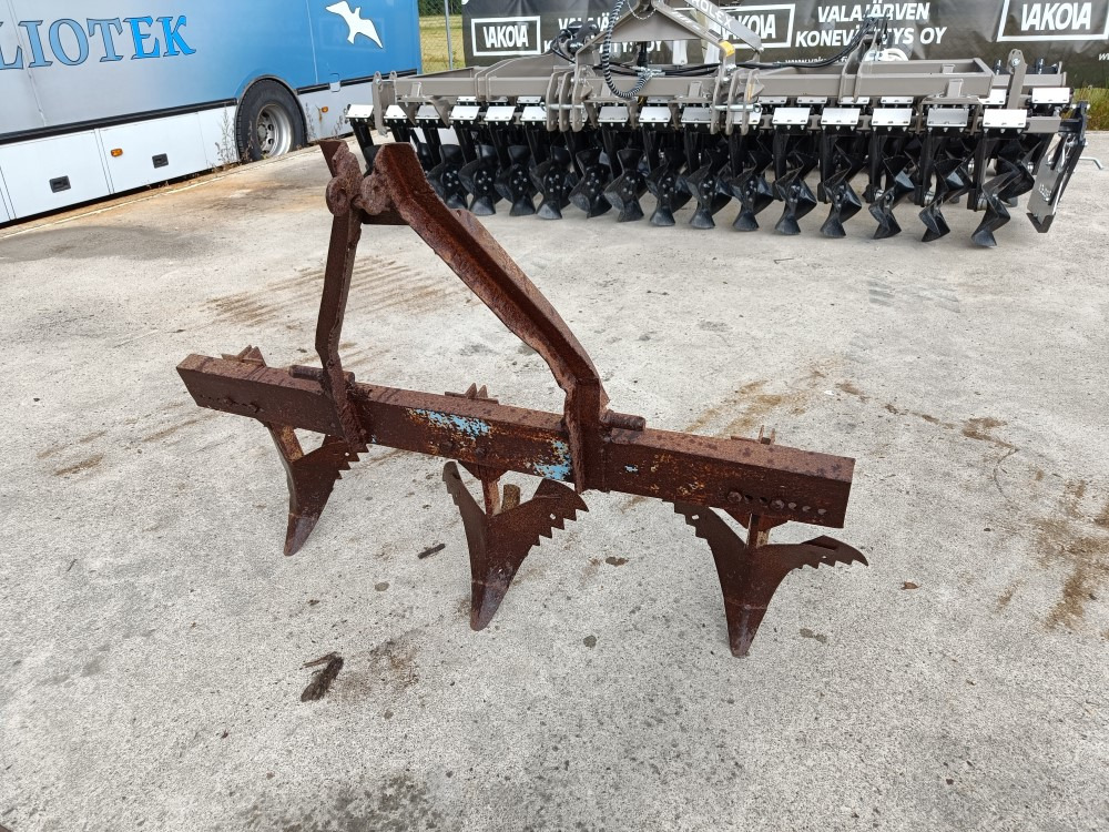 Vakoaura 3-lapainen traktoriin - Peralatan menabur: gambar 1 Vakoaura 3-lapainen traktoriin - Peralatan menabur: gambar 1