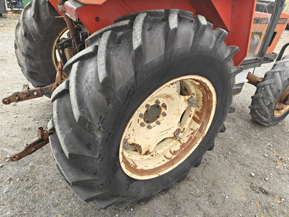 Traktor ZETOR 7245 - 4WD: gambar 11 Traktor ZETOR 7245 - 4WD: gambar 11