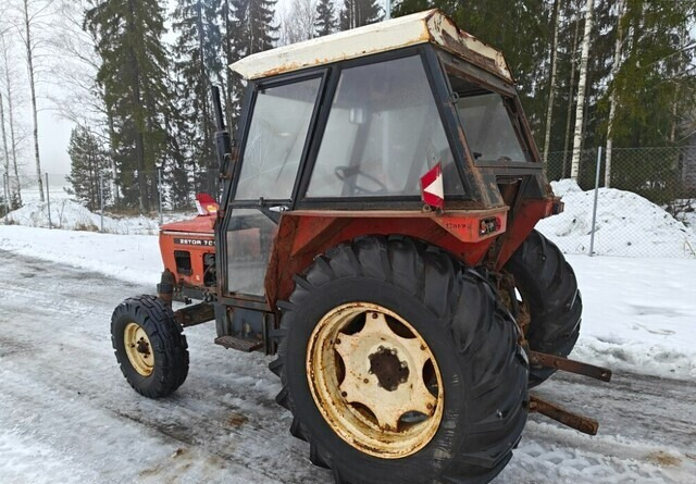 Zetor 7011 traktori - Traktor: gambar 2 Zetor 7011 traktori - Traktor: gambar 2