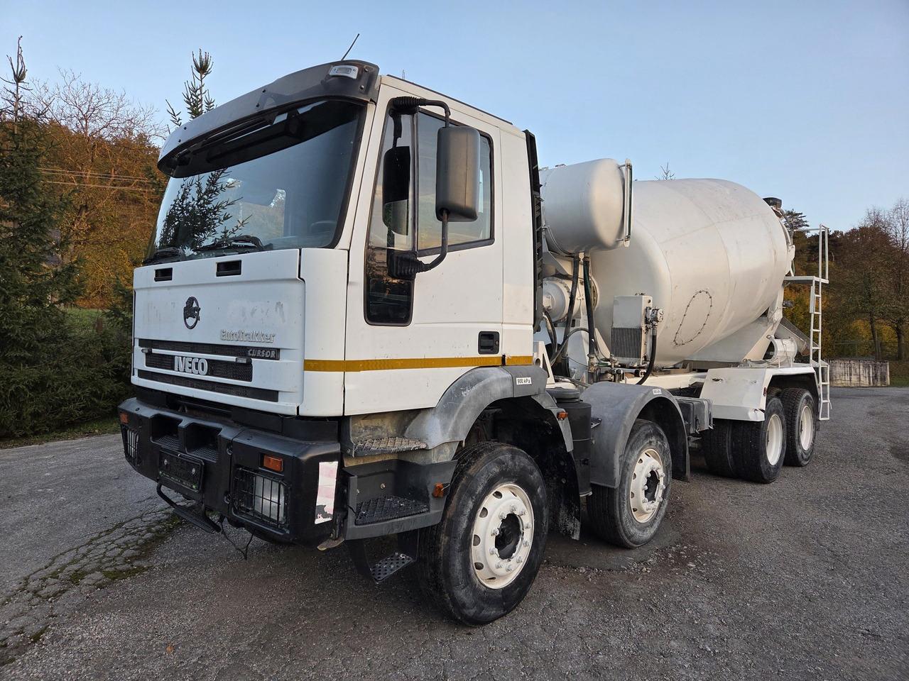 IVECO EURO TRAKKER MP340E35HB 8x4 MIX (chassis ) - Truk pengaduk beton: gambar 1 IVECO EURO TRAKKER MP340E35HB 8x4 MIX (chassis ) - Truk pengaduk beton: gambar 1