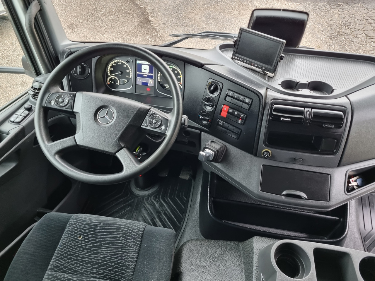 MERCEDES-BENZ ATEGO 1323 4x4 ABROLKIPPER - Hook lift: gambar 2 MERCEDES-BENZ ATEGO 1323 4x4 ABROLKIPPER - Hook lift: gambar 2