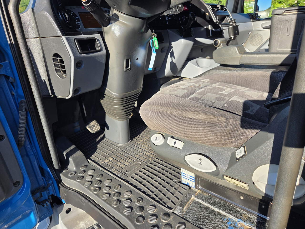 MERCEDES-BENZ - Truk sasis: gambar 2 MERCEDES-BENZ - Truk sasis: gambar 2