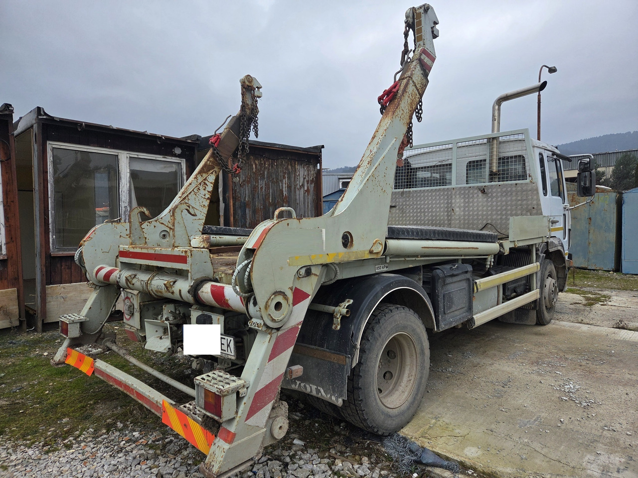 VOLVO FL6 - 250 chain container system telescop - Truk skip loader: gambar 3 VOLVO FL6 - 250 chain container system telescop - Truk skip loader: gambar 3
