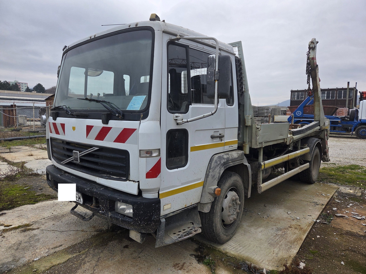 VOLVO FL6 - 250 chain container system telescop - Truk skip loader: gambar 2 VOLVO FL6 - 250 chain container system telescop - Truk skip loader: gambar 2