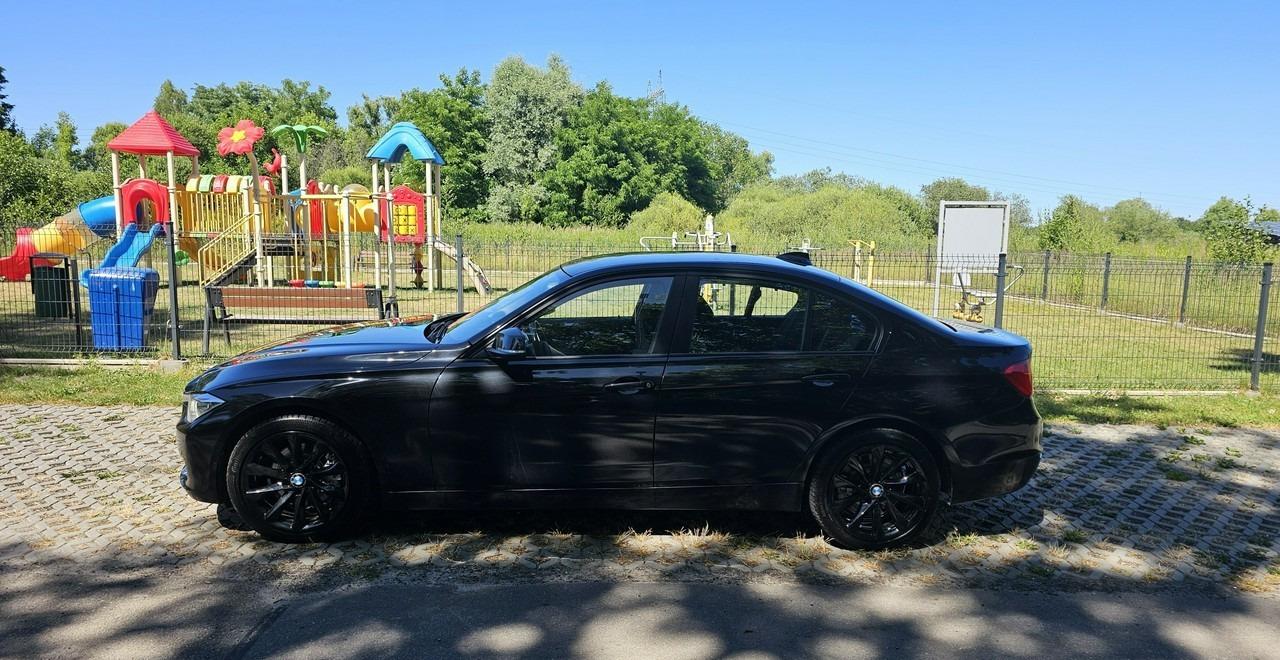 BMW SERIA 3 V (F30/F31/F34) BMW SERIA 3 BMW 330D xDrive ładny stan 4x4 sedan - Mobil sedan: gambar 3 BMW SERIA 3 V (F30/F31/F34) BMW SERIA 3 BMW 330D xDrive ładny stan 4x4 sedan - Mobil sedan: gambar 3