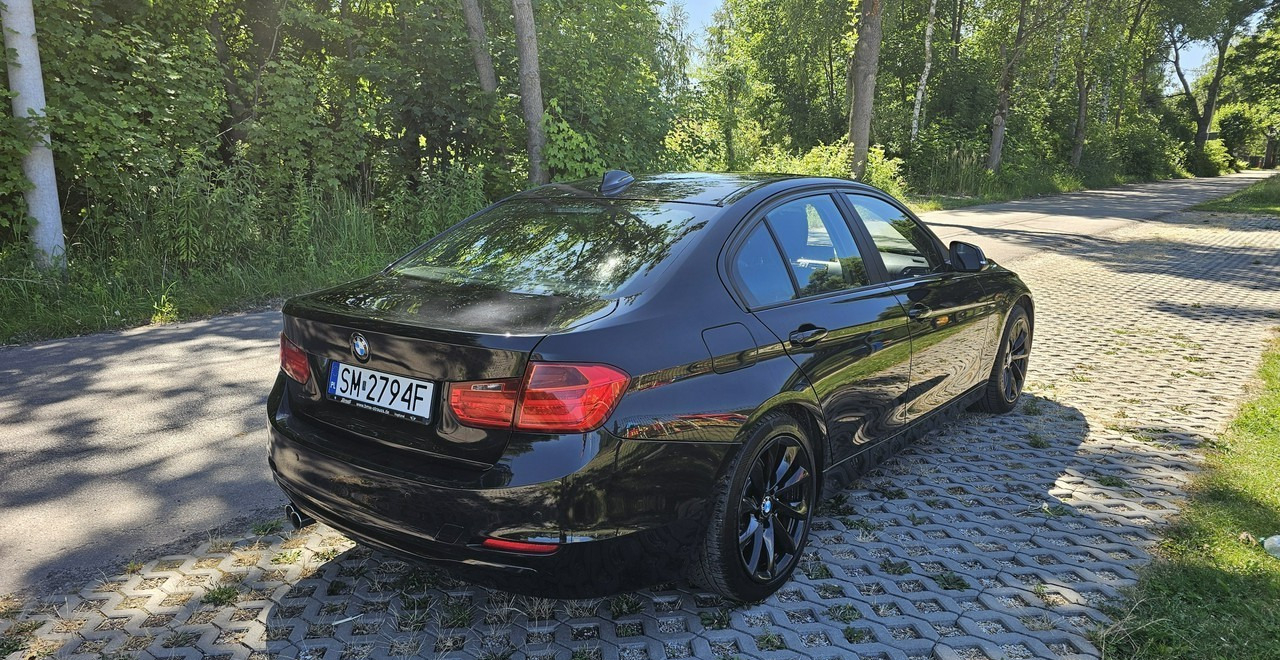 BMW SERIA 3 V (F30/F31/F34) BMW SERIA 3 BMW 330D xDrive ładny stan 4x4 sedan - Mobil sedan: gambar 4 BMW SERIA 3 V (F30/F31/F34) BMW SERIA 3 BMW 330D xDrive ładny stan 4x4 sedan - Mobil sedan: gambar 4