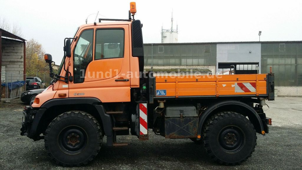 Mercedes-Benz Unimog U 300 Kipper Zugmaschine Kommunalhydraulik U 500 400 U 300 Kipper Zugmaschine Kommunalhydraulik U 500 400 - Kendaraan Kota/ Khusus: gambar 5 Mercedes-Benz Unimog U 300 Kipper Zugmaschine Kommunalhydraulik U 500 400 U 300 Kipper Zugmaschine Kommunalhydraulik U 500 400 - Kendaraan Kota/ Khusus: gambar 5