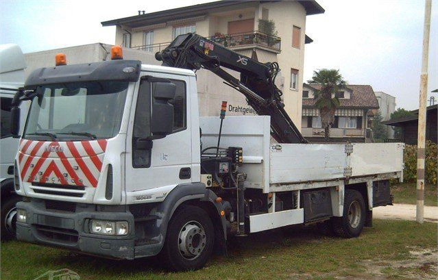 Iveco EUROCARGOeurocargo 160e25 - Truk flatbed, Truk derek: gambar 1 Iveco EUROCARGOeurocargo 160e25 - Truk flatbed, Truk derek: gambar 1
