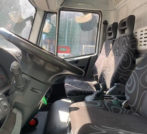 Iveco Eurocargo 75e16Eurocargo 75e16 - Truk box: gambar 4 Iveco Eurocargo 75e16Eurocargo 75e16 - Truk box: gambar 4