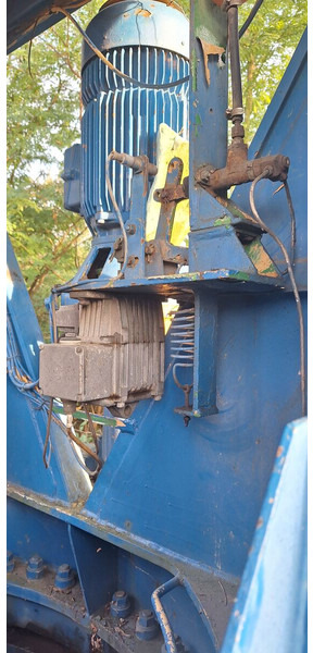 Leasing Liebherr 180EC-H 40m jib slewing part / good price Liebherr 180EC-H 40m jib slewing part / good price: gambar 13