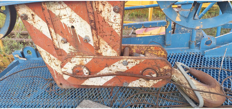 Leasing Liebherr 180EC-H 40m jib slewing part / good price Liebherr 180EC-H 40m jib slewing part / good price: gambar 9