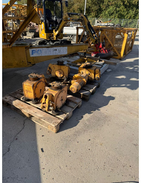 Liebherr driven boogies - 35/50/63K - Derek menara berdiri sendiri: gambar 1 Liebherr driven boogies - 35/50/63K - Derek menara berdiri sendiri: gambar 1