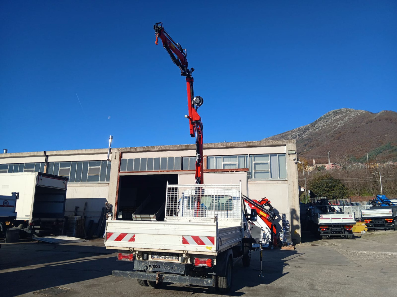 IVECO DAILY 35-120 - Truk derek: gambar 4 IVECO DAILY 35-120 - Truk derek: gambar 4