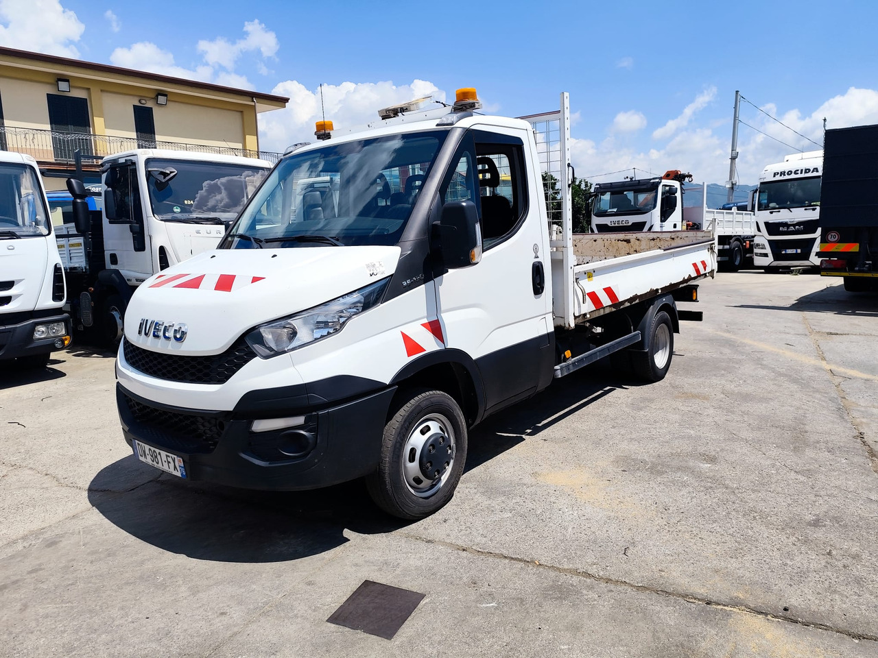 IVECO DAILY 35-130 - Van jungkit: gambar 2 IVECO DAILY 35-130 - Van jungkit: gambar 2