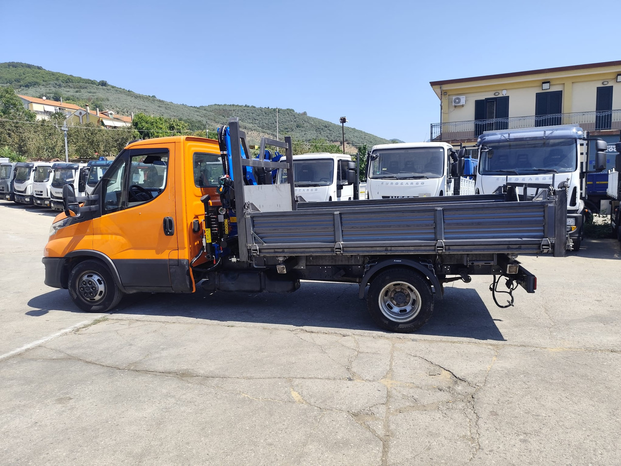 IVECO DAILY 35-140 - Truk derek: gambar 3 IVECO DAILY 35-140 - Truk derek: gambar 3