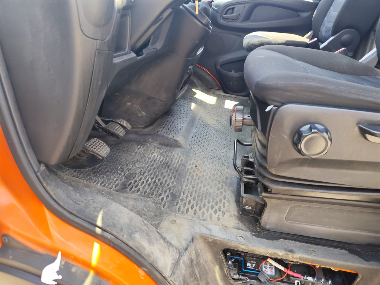 IVECO DAILY 35-140 - Truk derek: gambar 5 IVECO DAILY 35-140 - Truk derek: gambar 5