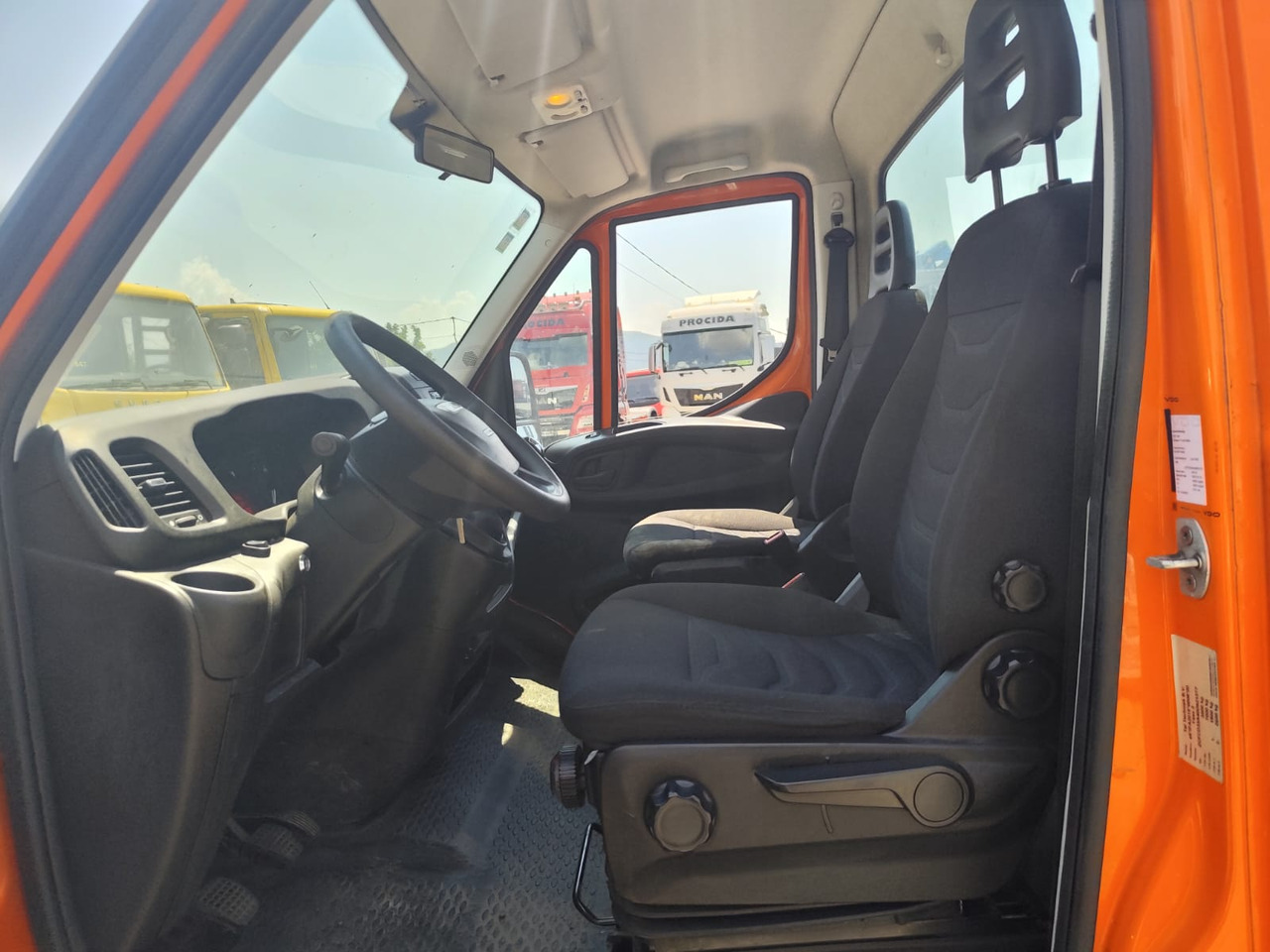 IVECO DAILY 35-140 - Truk derek: gambar 3 IVECO DAILY 35-140 - Truk derek: gambar 3
