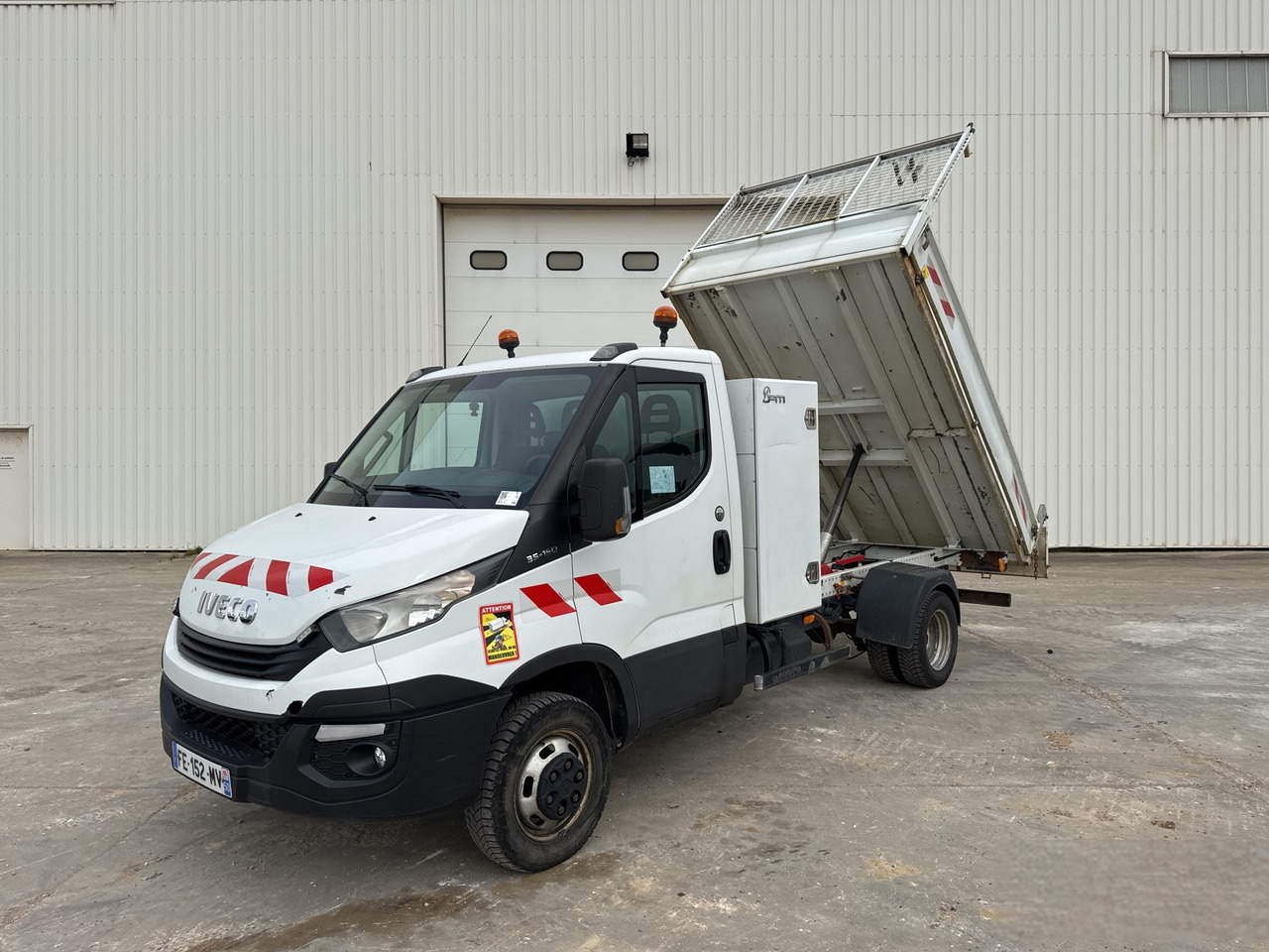 IVECO DAILY 35-150 - Truk jungkit: gambar 2 IVECO DAILY 35-150 - Truk jungkit: gambar 2
