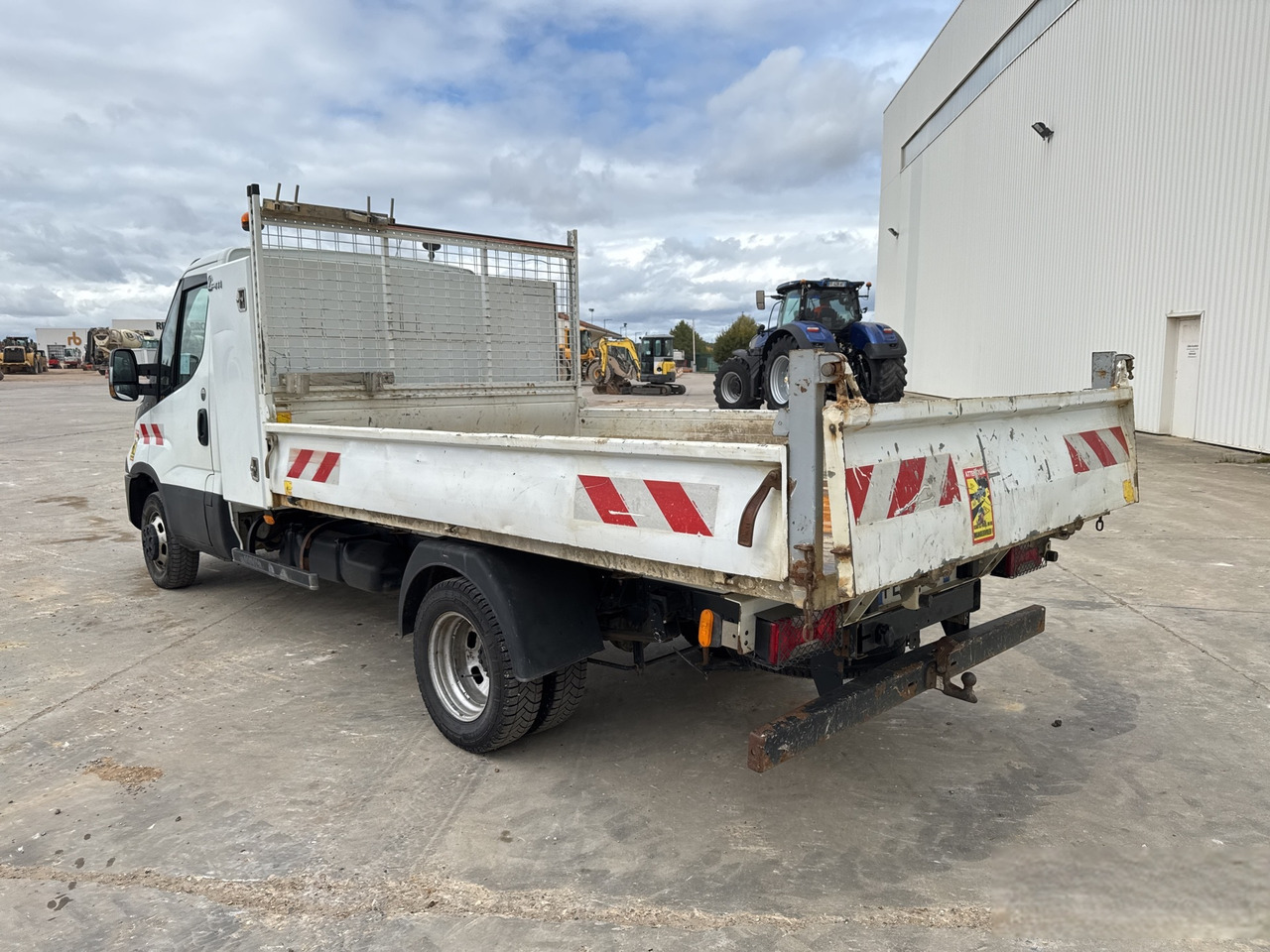 IVECO DAILY 35-150 - Truk jungkit: gambar 3 IVECO DAILY 35-150 - Truk jungkit: gambar 3
