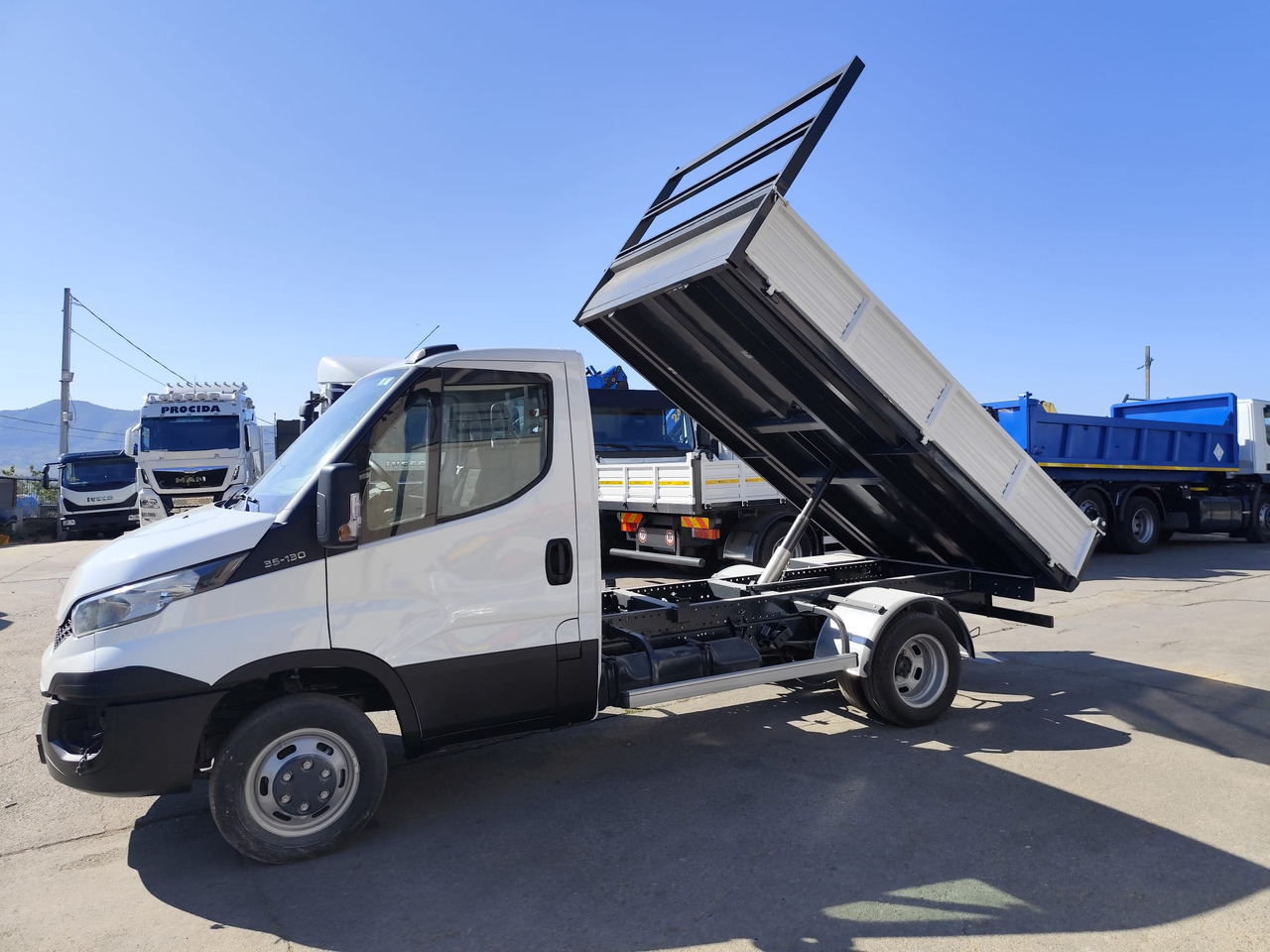 IVECO DAILY 35C13 - Van jungkit: gambar 1 IVECO DAILY 35C13 - Van jungkit: gambar 1