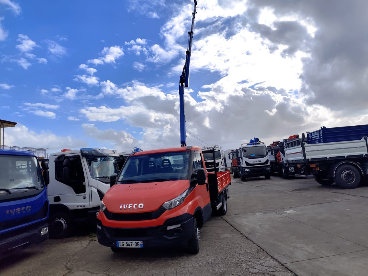 IVECO DAILY 35C13 - Truk derek: gambar 2 IVECO DAILY 35C13 - Truk derek: gambar 2