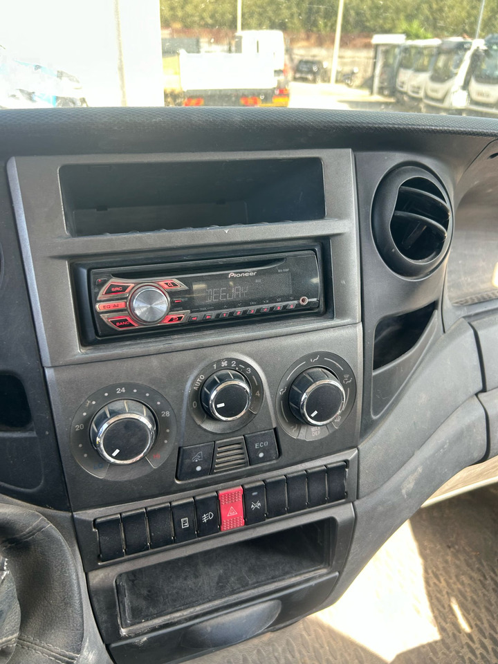 IVECO DAILY 35C13 - Van jungkit: gambar 4 IVECO DAILY 35C13 - Van jungkit: gambar 4