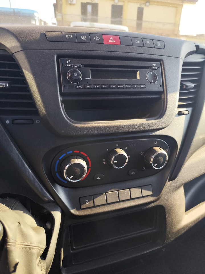 IVECO DAILY 35C15 - Truk derek, Van jungkit: gambar 5 IVECO DAILY 35C15 - Truk derek, Van jungkit: gambar 5