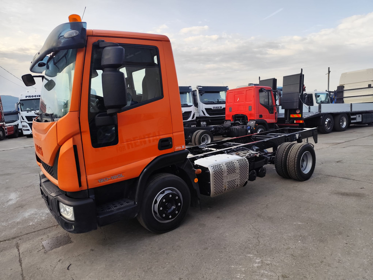 IVECO EUROCARGO 120-190L - Truk sasis: gambar 4 IVECO EUROCARGO 120-190L - Truk sasis: gambar 4