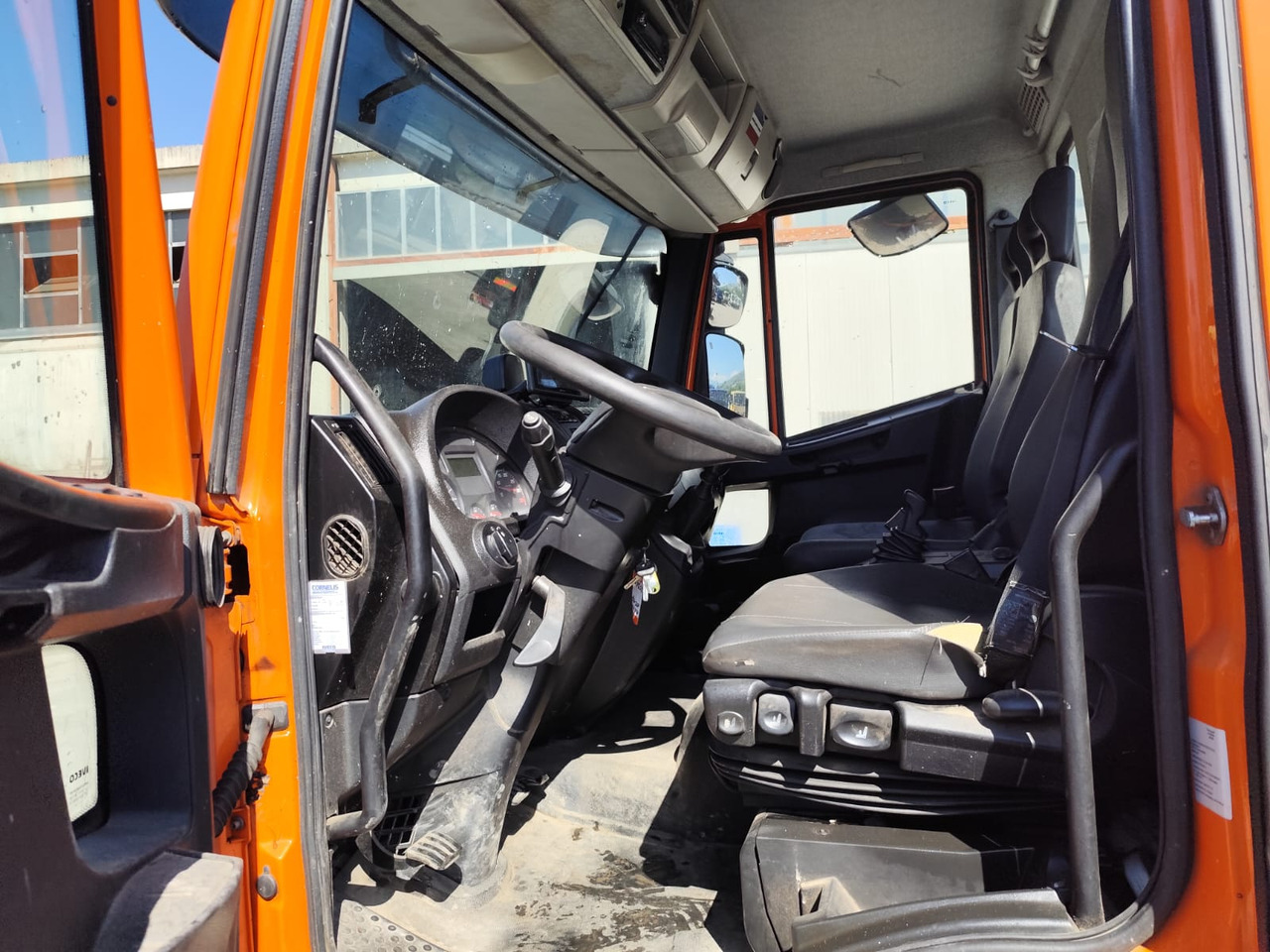IVECO EUROCARGO 120-190L - Truk sasis: gambar 2 IVECO EUROCARGO 120-190L - Truk sasis: gambar 2
