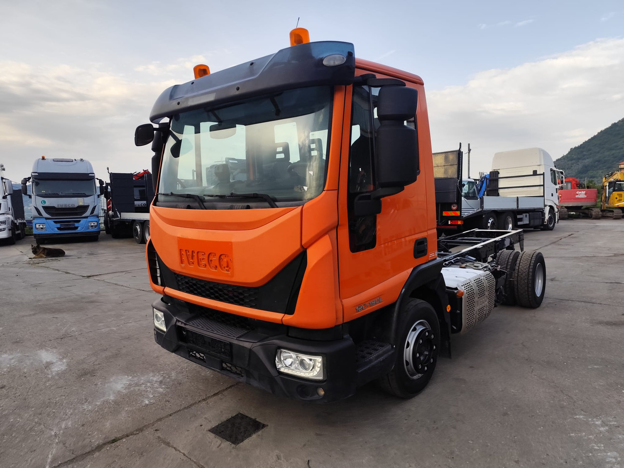 IVECO EUROCARGO 120-190L - Truk sasis: gambar 1 IVECO EUROCARGO 120-190L - Truk sasis: gambar 1